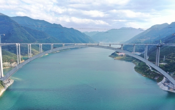 天峨龙滩特大桥主桥顺遂意会